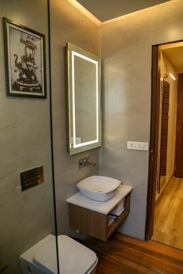 Four Leaf Hotel - Sapphire Blue, Варанаси Экстерьер фото