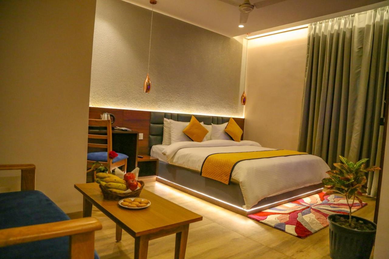 Four Leaf Hotel - Sapphire Blue, Варанаси Экстерьер фото