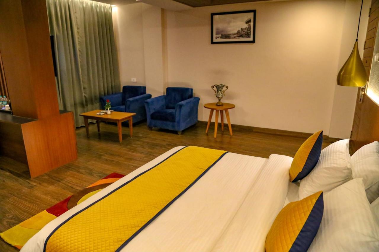 Four Leaf Hotel - Sapphire Blue, Варанаси Экстерьер фото