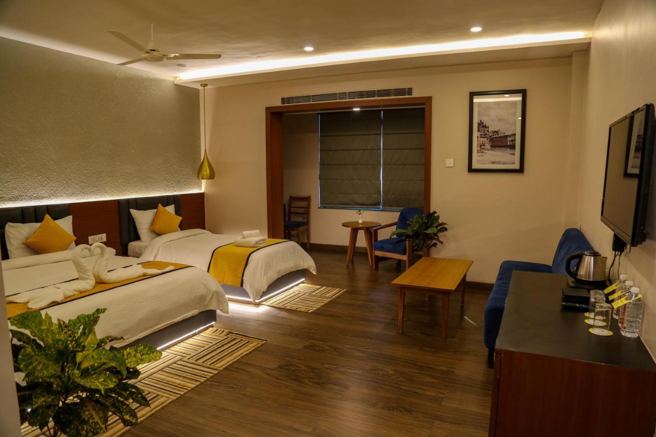 Four Leaf Hotel - Sapphire Blue, Варанаси Экстерьер фото