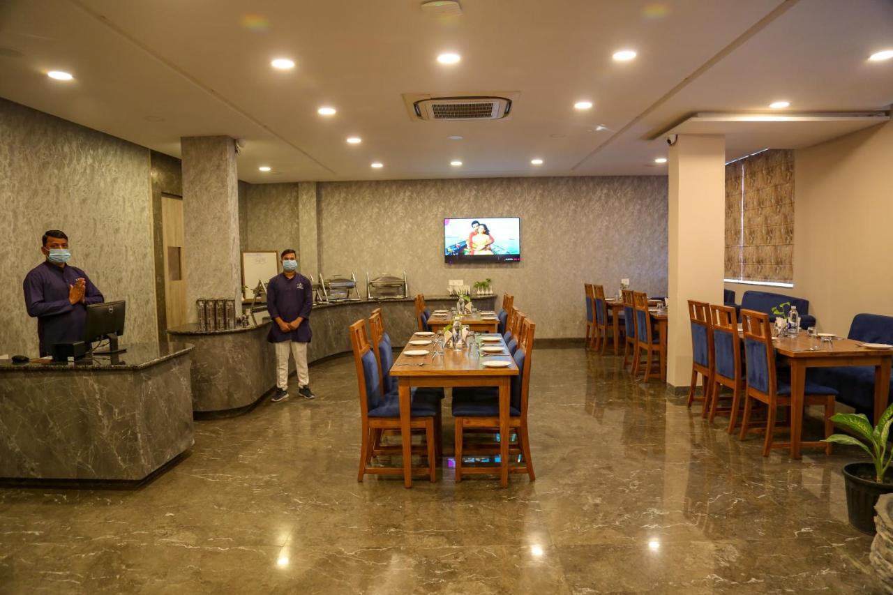 Four Leaf Hotel - Sapphire Blue, Варанаси Экстерьер фото