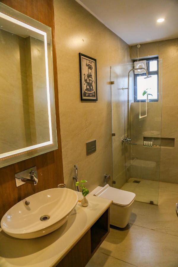 Four Leaf Hotel - Sapphire Blue, Варанаси Экстерьер фото