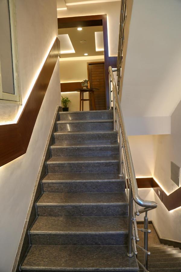 Four Leaf Hotel - Sapphire Blue, Варанаси Экстерьер фото