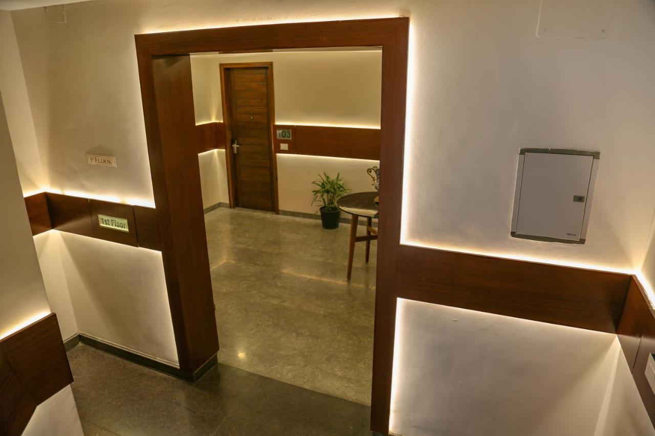 Four Leaf Hotel - Sapphire Blue, Варанаси Экстерьер фото