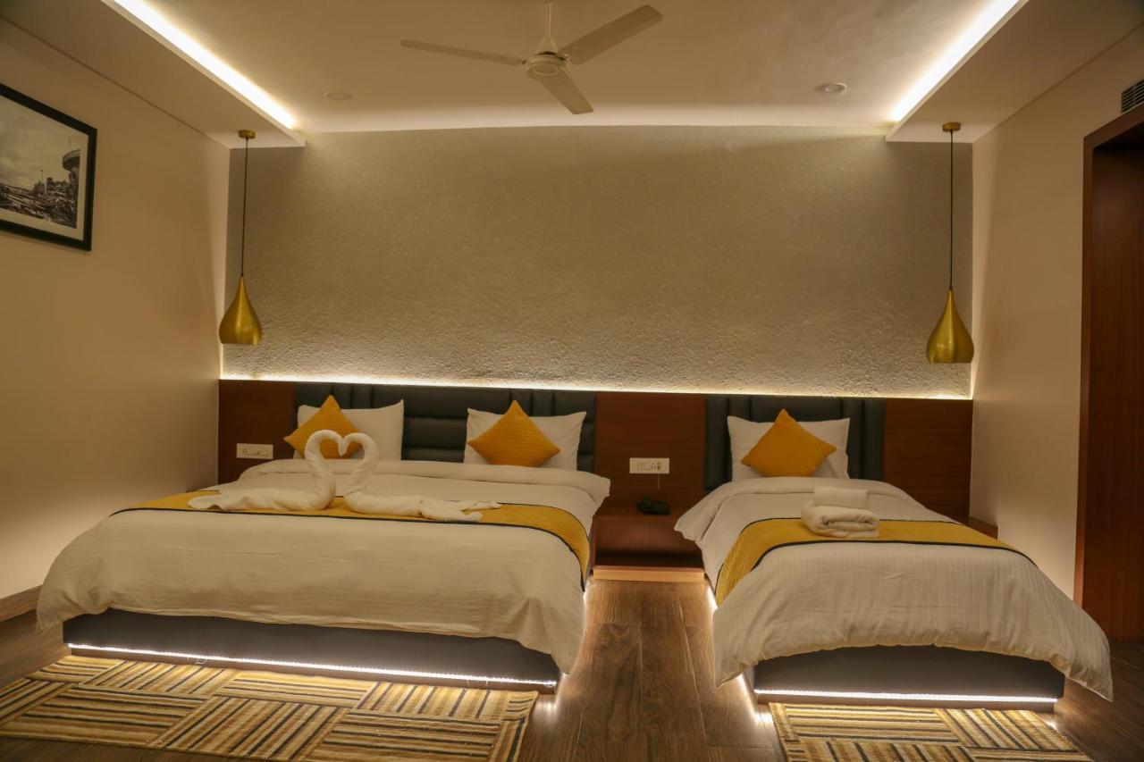 Four Leaf Hotel - Sapphire Blue, Варанаси Экстерьер фото